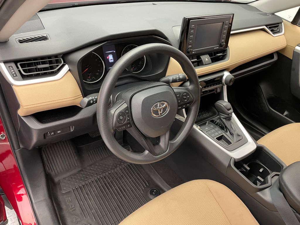 2022 Toyota RAV4 LE 11