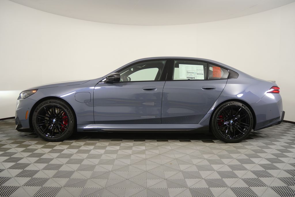 Thumbnail: 2026 BMW M5 - 6