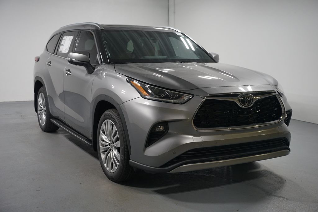 Thumbnail: 2025 Toyota Highlander - 3