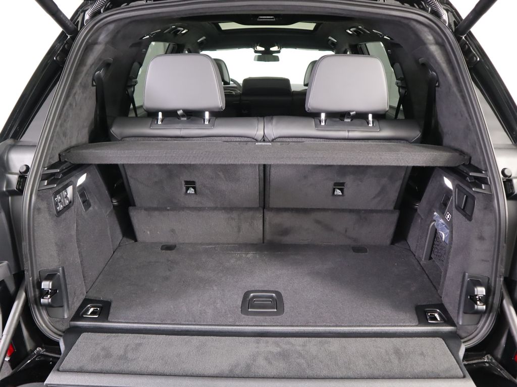 Thumbnail: 2026 BMW X7 - 30