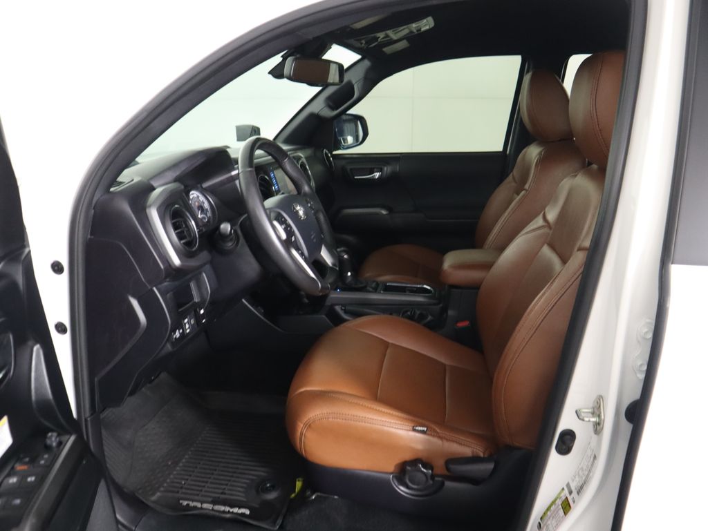 Thumbnail: 2019 Toyota Tacoma - 20