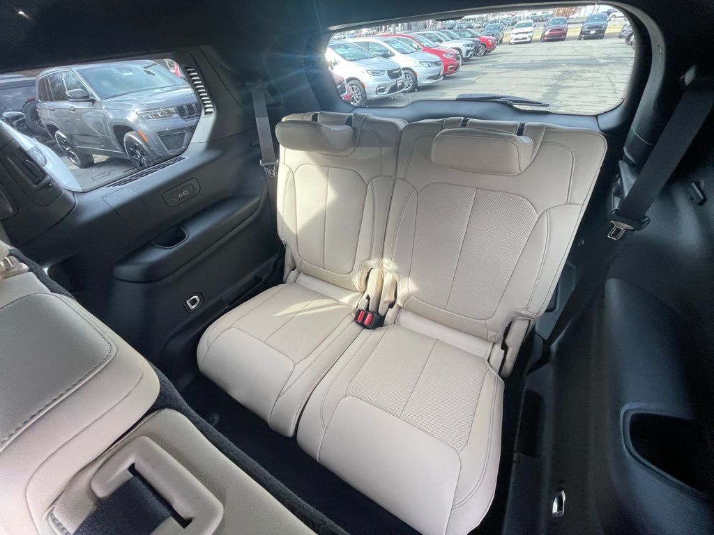 JeepGrand Cherokee L12