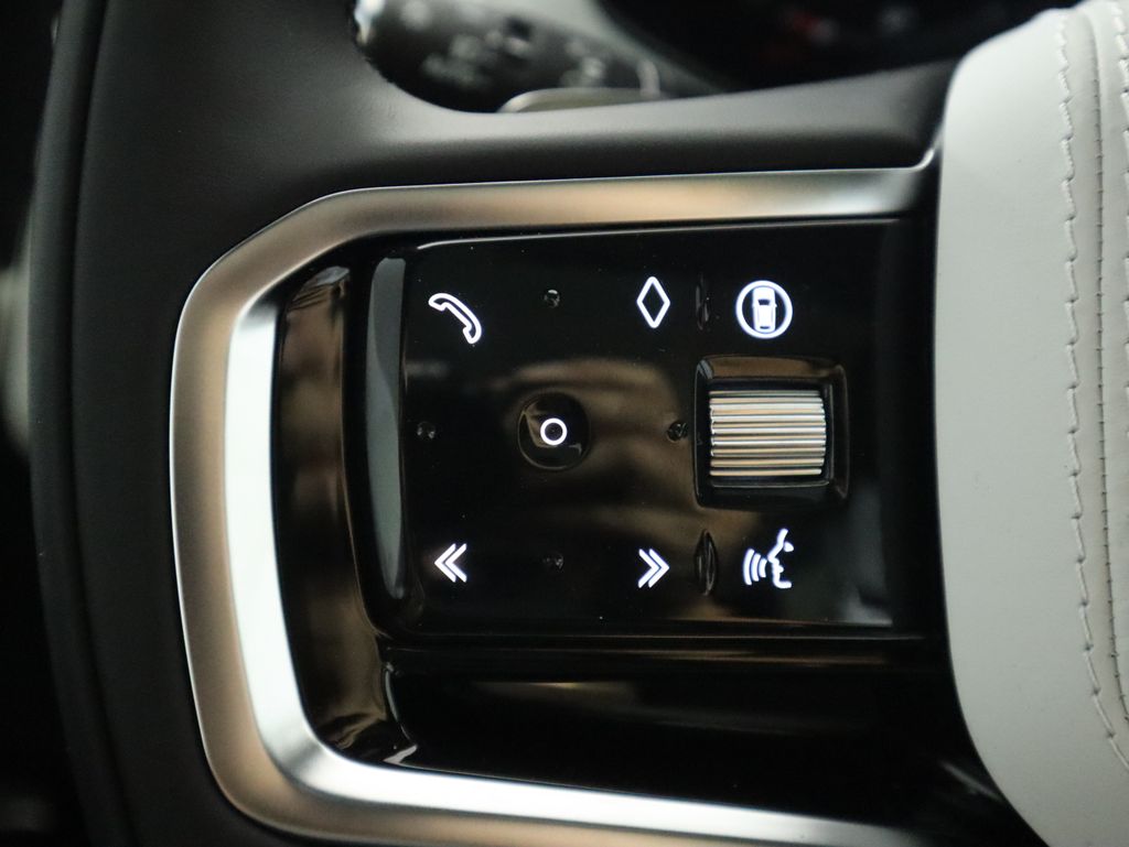 Thumbnail: 2025 Land Rover Range Rover Sport - 12