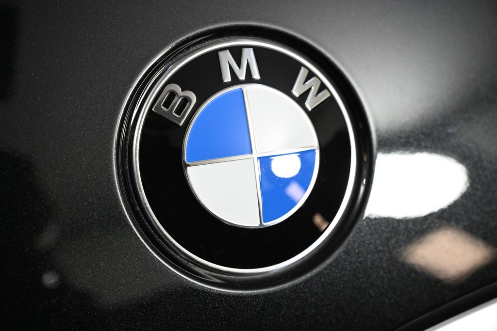 Thumbnail: 2025 BMW 3 Series - 13