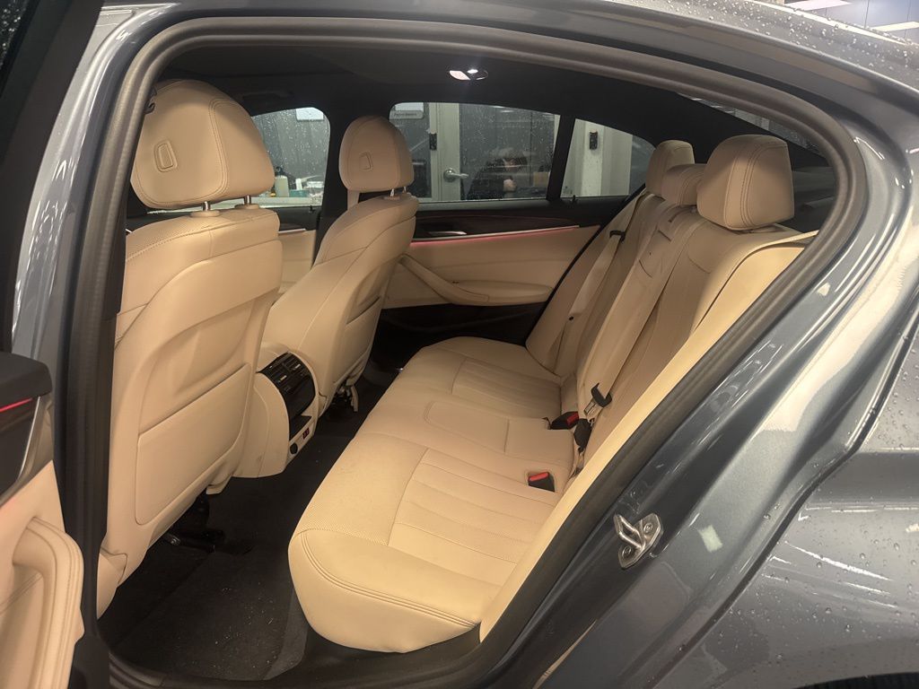 Thumbnail: 2022 BMW 5 Series - 10