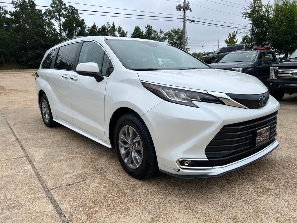 2023 Toyota Sienna XLE 7-Passenger FWD