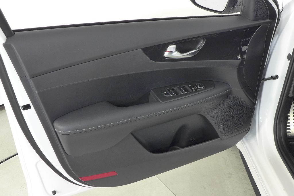 Thumbnail: 2024 Kia Forte - 11