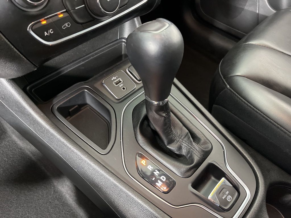 Thumbnail: 2019 Jeep Cherokee - 30