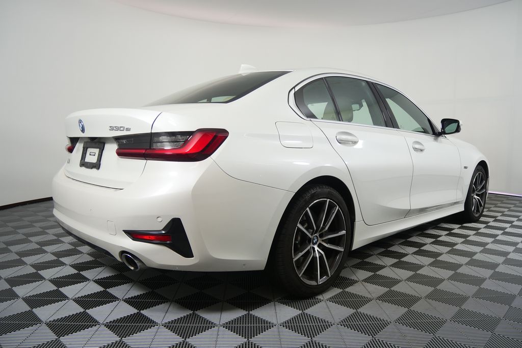 Thumbnail: 2022 BMW 3 Series - 3