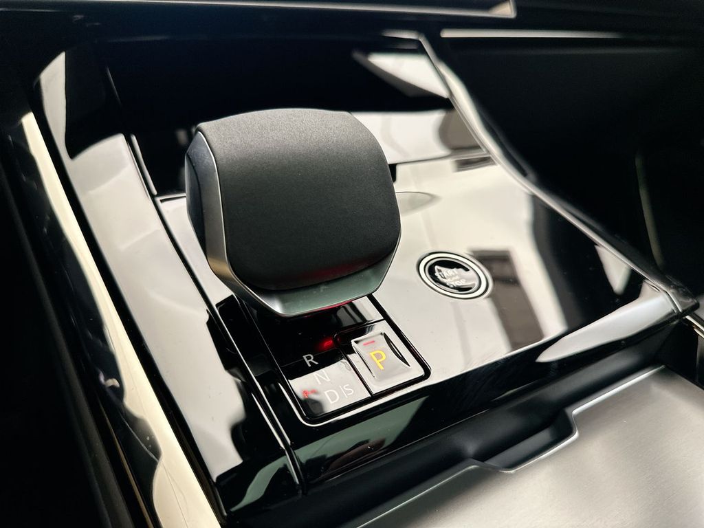 2025 Land Rover Range Rover Sport SE 11