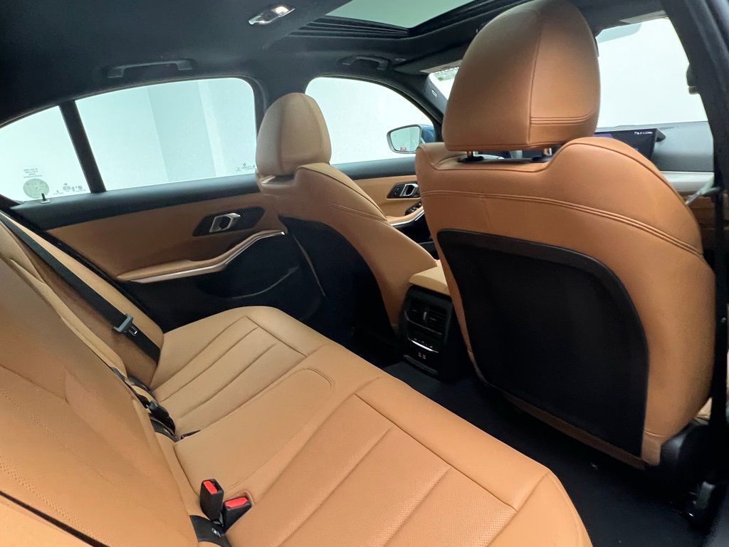 Thumbnail: 2025 BMW 3 Series - 8