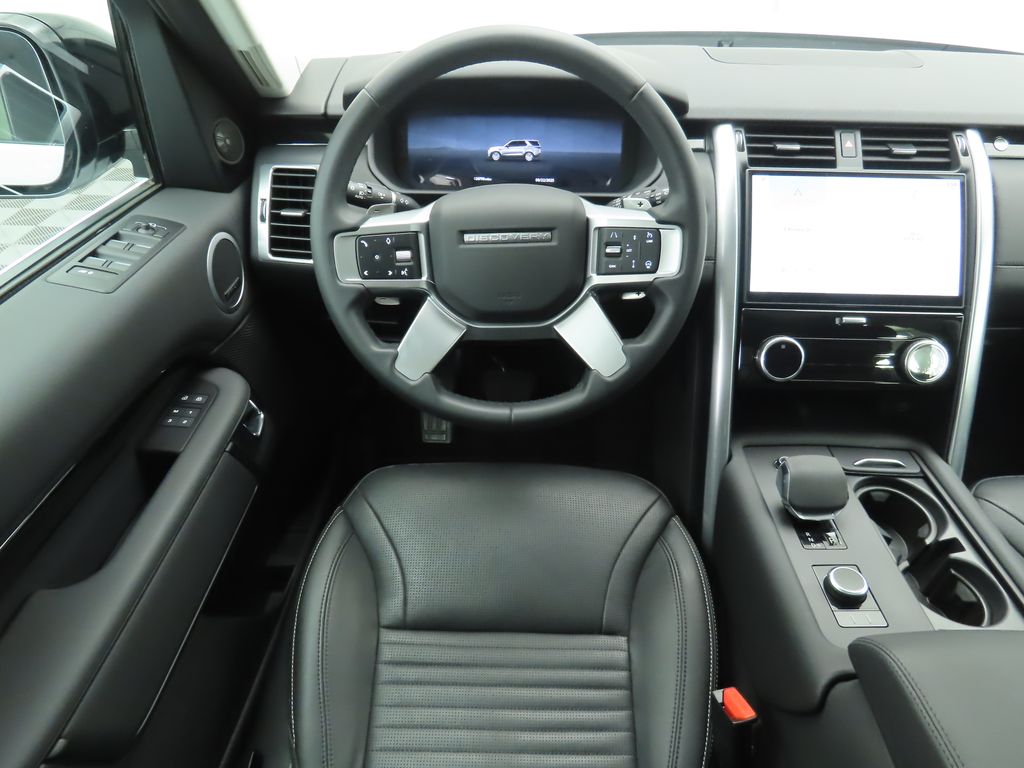 Thumbnail: 2024 Land Rover Discovery - 10
