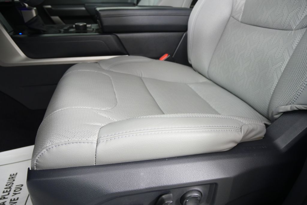 Thumbnail: 2024 Toyota Tundra - 10