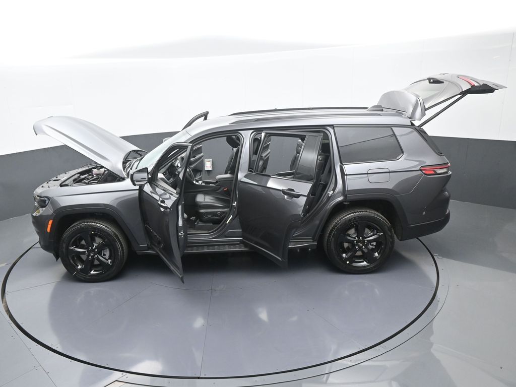 Used 2025 Baltic Gray Metallic Clearcoat Jeep Limited image 35