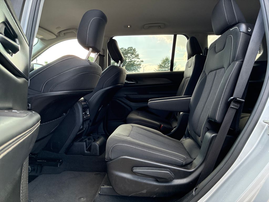 Used 2023 Silver Jeep Laredo image 19