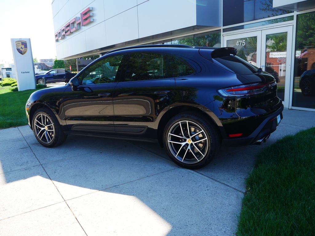 Thumbnail: 2026 Porsche Macan - 3
