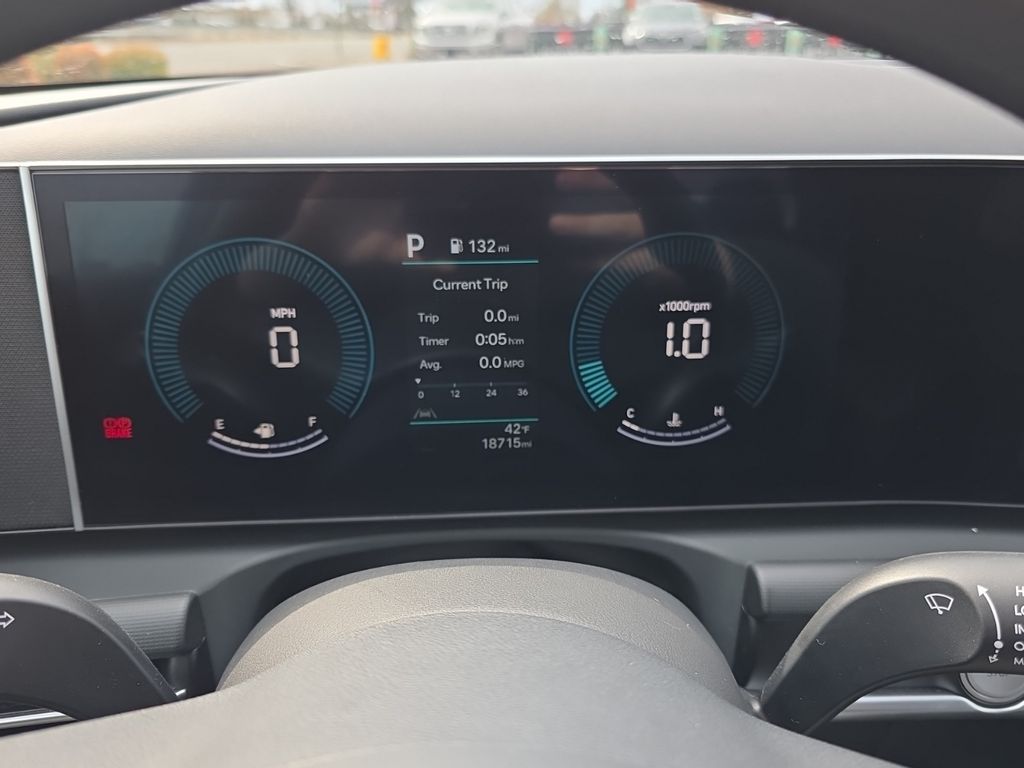 Used 2025 Green Hyundai SEL image 5