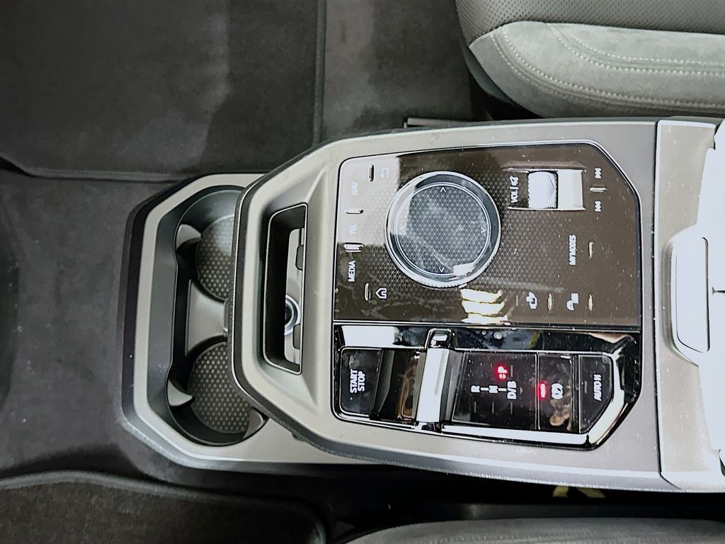 Thumbnail: 2026 BMW iX - 15