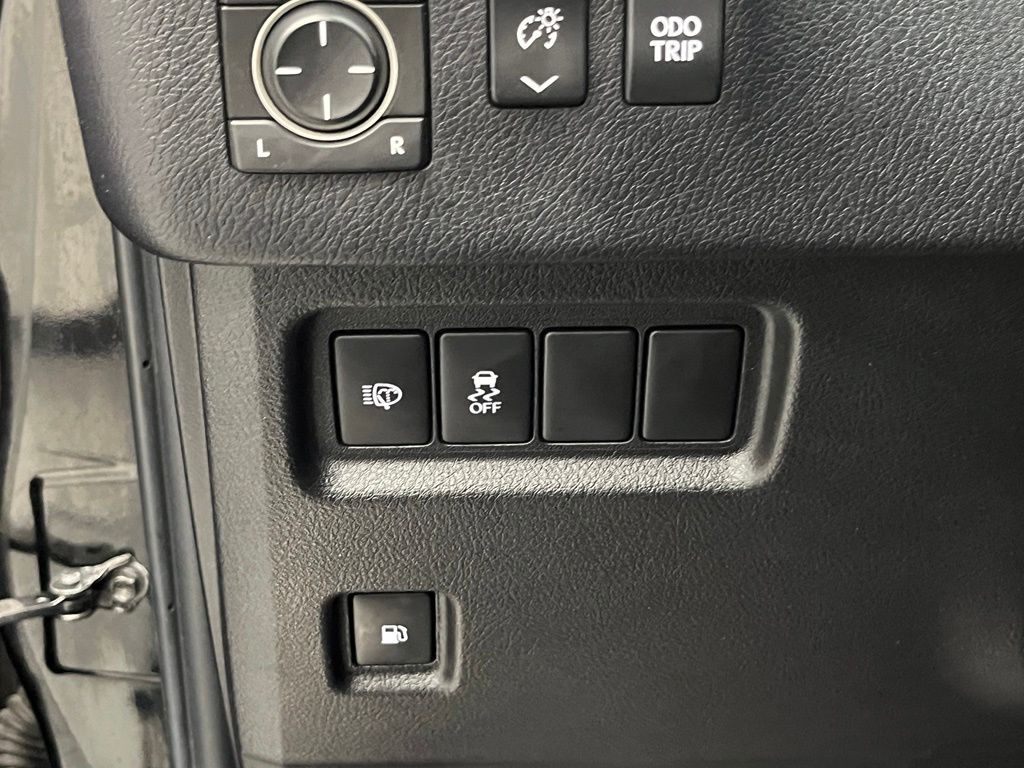 Thumbnail: 2015 Lexus GX - 27