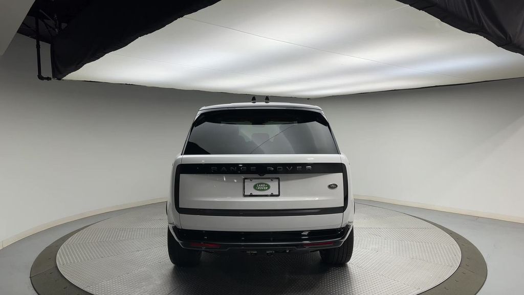 2023 Land Rover Range Rover SE 9