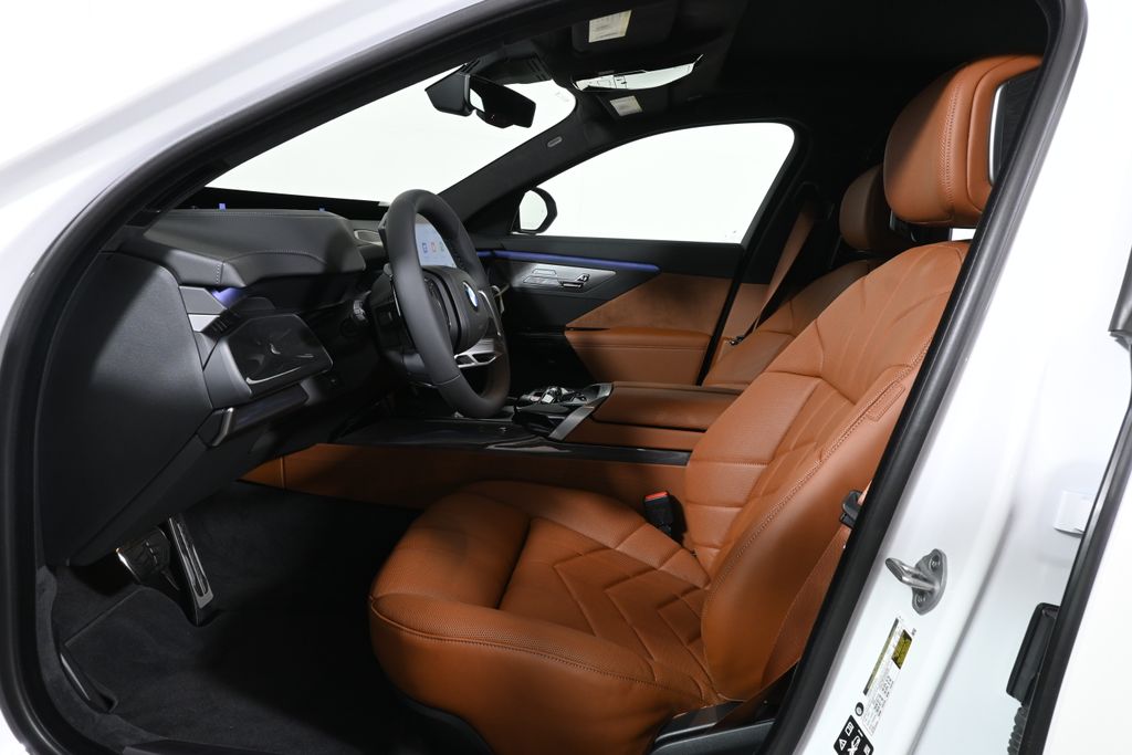 Thumbnail: 2027 BMW 7 Series - 3