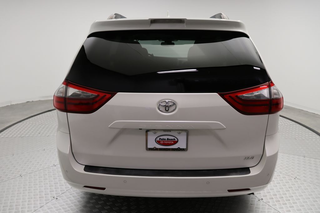 Thumbnail: 2020 Toyota Sienna - 10