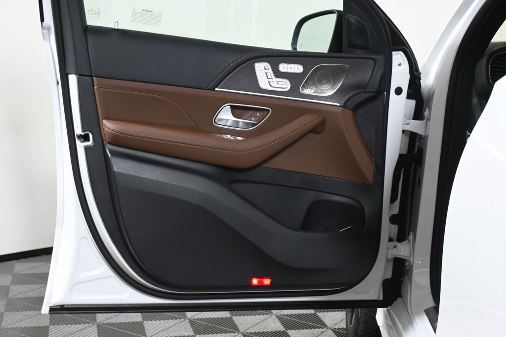 Thumbnail: 2026 Mercedes-Benz GLE - 24