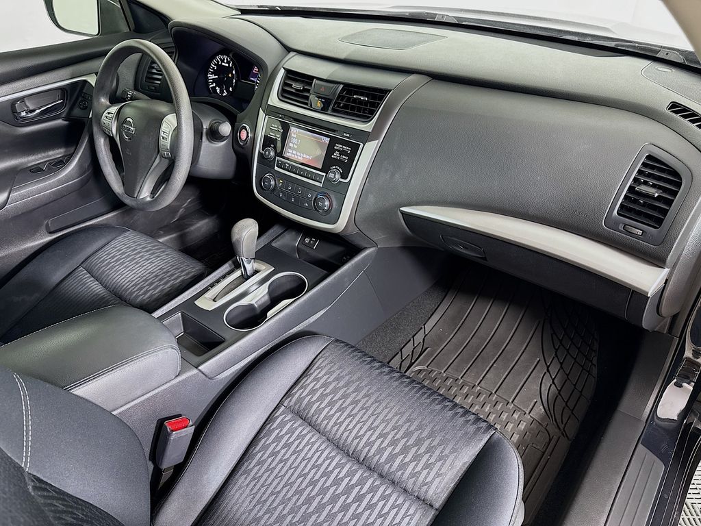 Thumbnail: 2017 Nissan Altima - 26