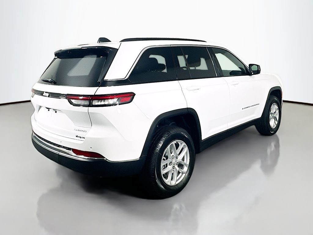 New 2025 White Jeep Laredo X image 7