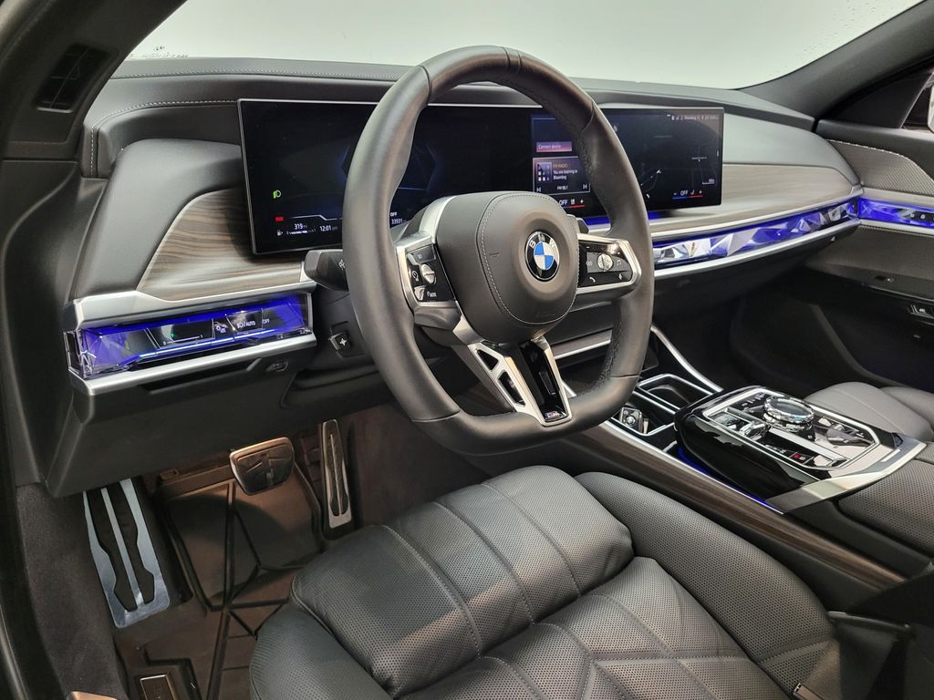 Thumbnail: 2024 BMW 7 Series - 25