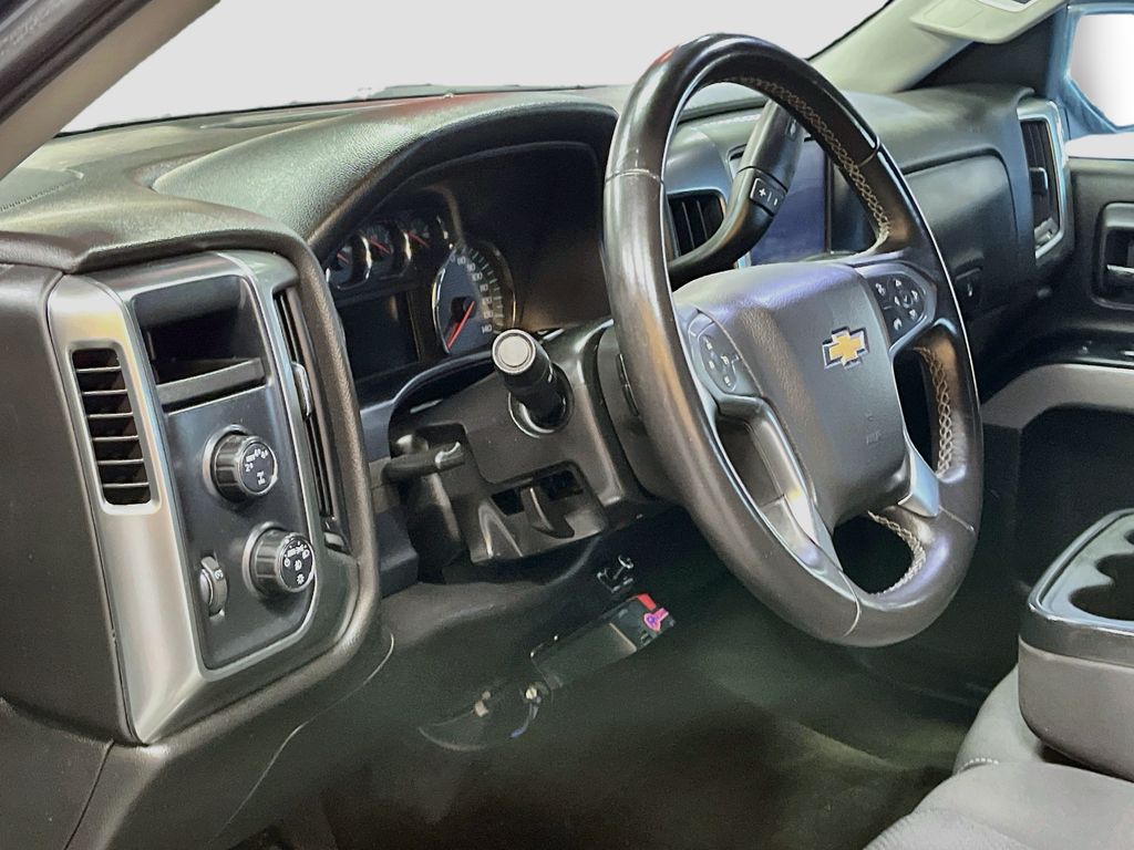 Used 2018 Graphite Metallic Chevrolet LT image 9