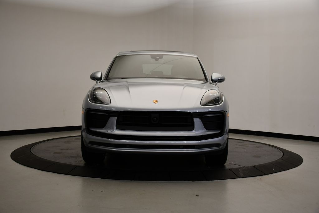 Thumbnail: 2026 Porsche Macan - 10