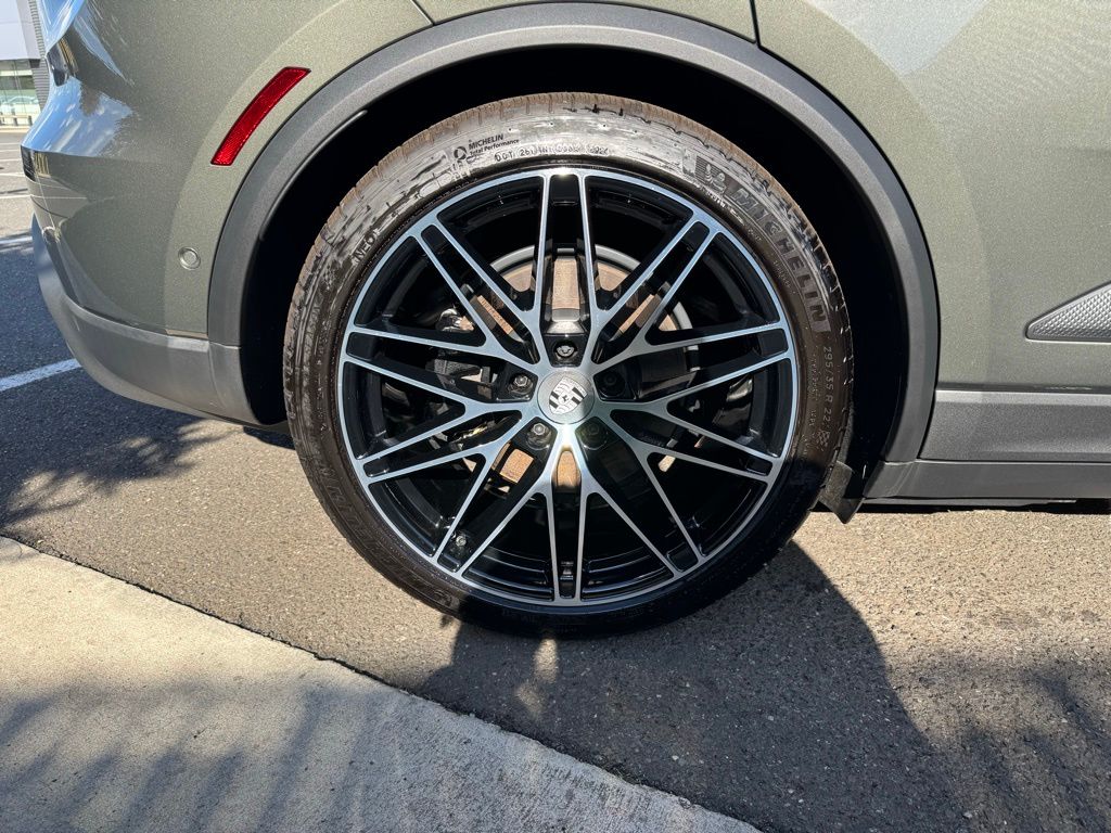 2024 Porsche Macan T 7