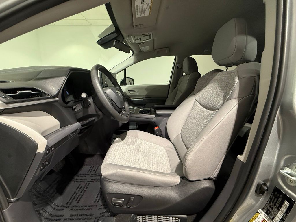 Thumbnail: 2022 Toyota Sienna - 13