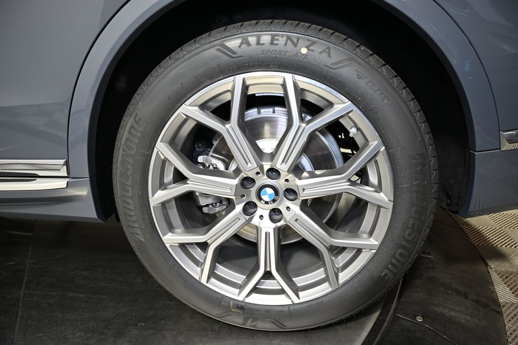 Thumbnail: 2026 BMW X7 - 12