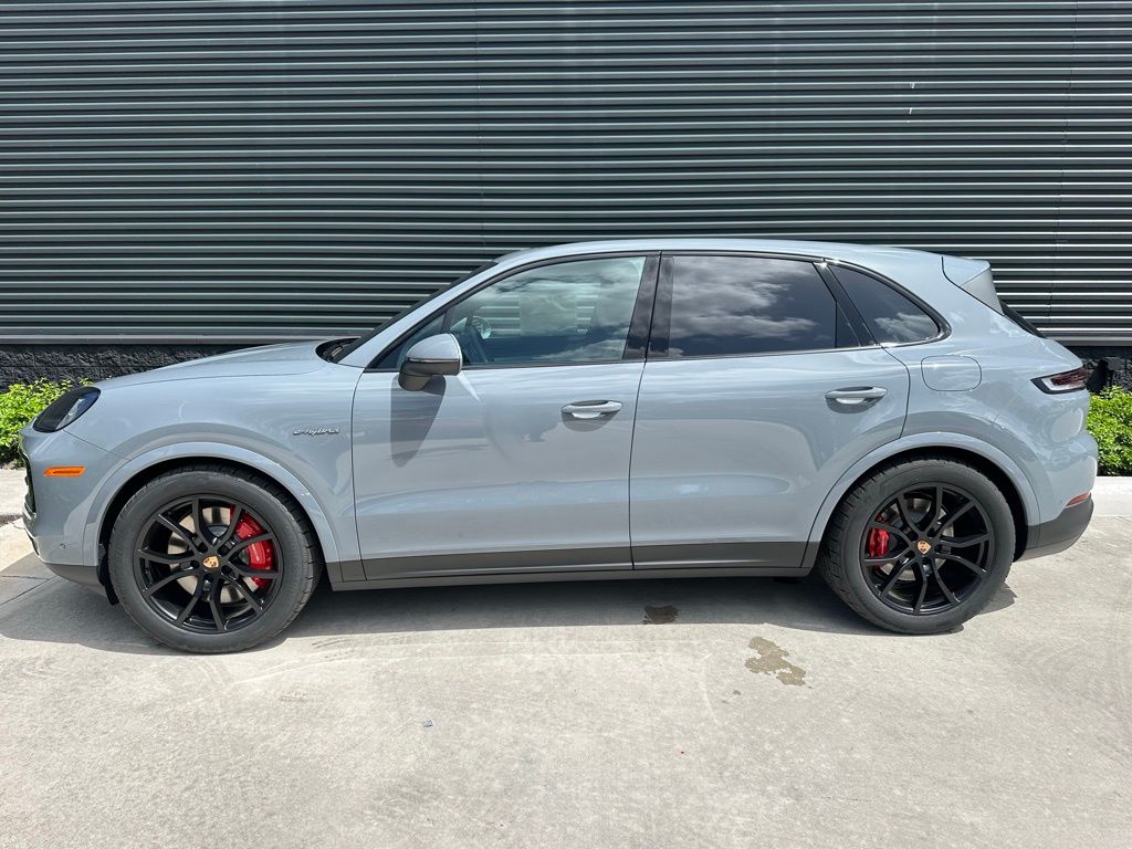 Thumbnail: 2025 Porsche Cayenne - 2