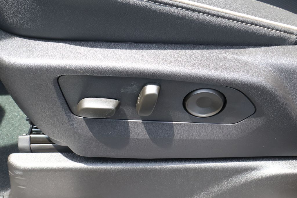 Thumbnail: 2025 Chevrolet Tahoe - 16