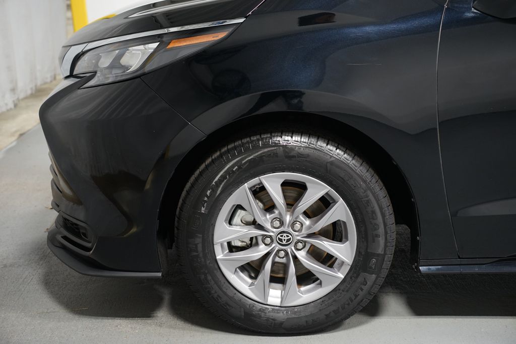 Thumbnail: 2024 Toyota Sienna - 5