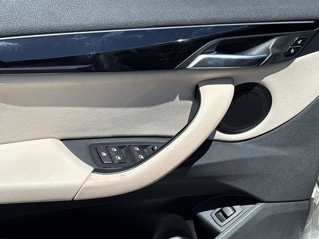 Used 2019 White BMW xDrive28i image 24