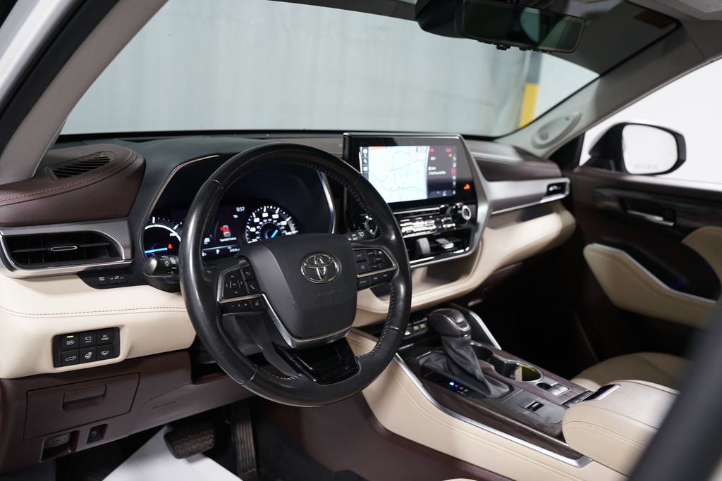 Thumbnail: 2020 Toyota Highlander - 11