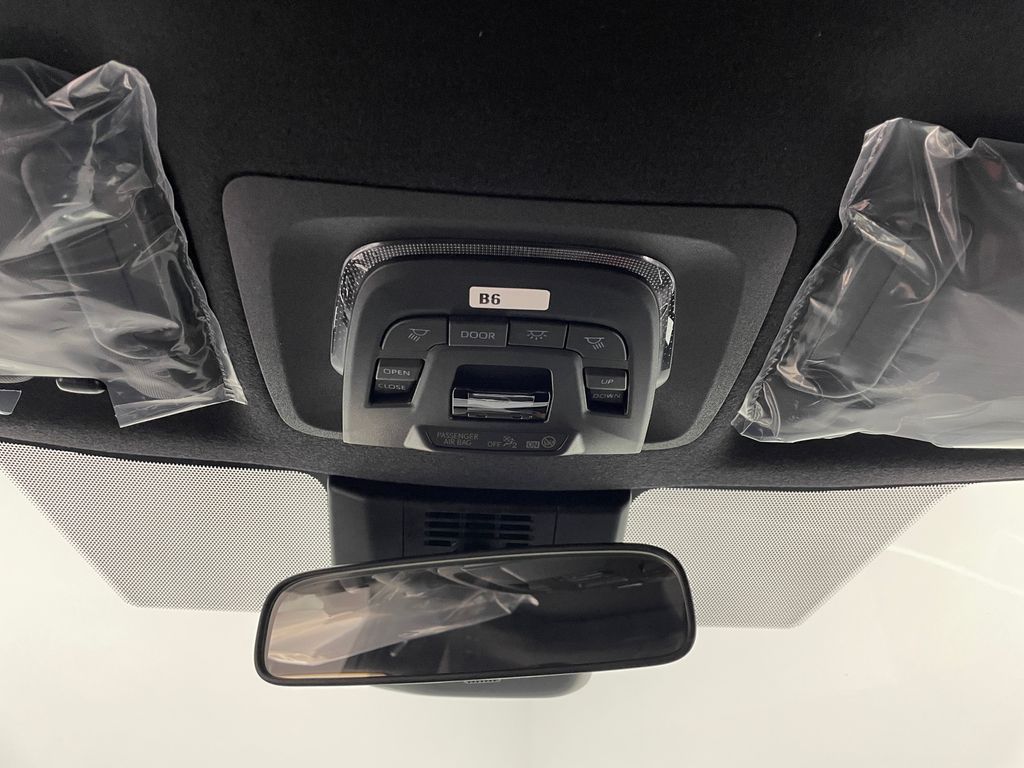 Thumbnail: 2025 Toyota Corolla - 32