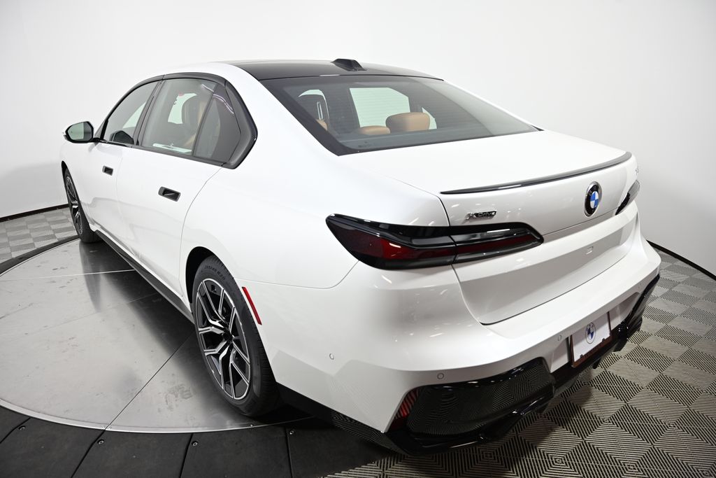 Thumbnail: 2026 BMW 7 Series - 3