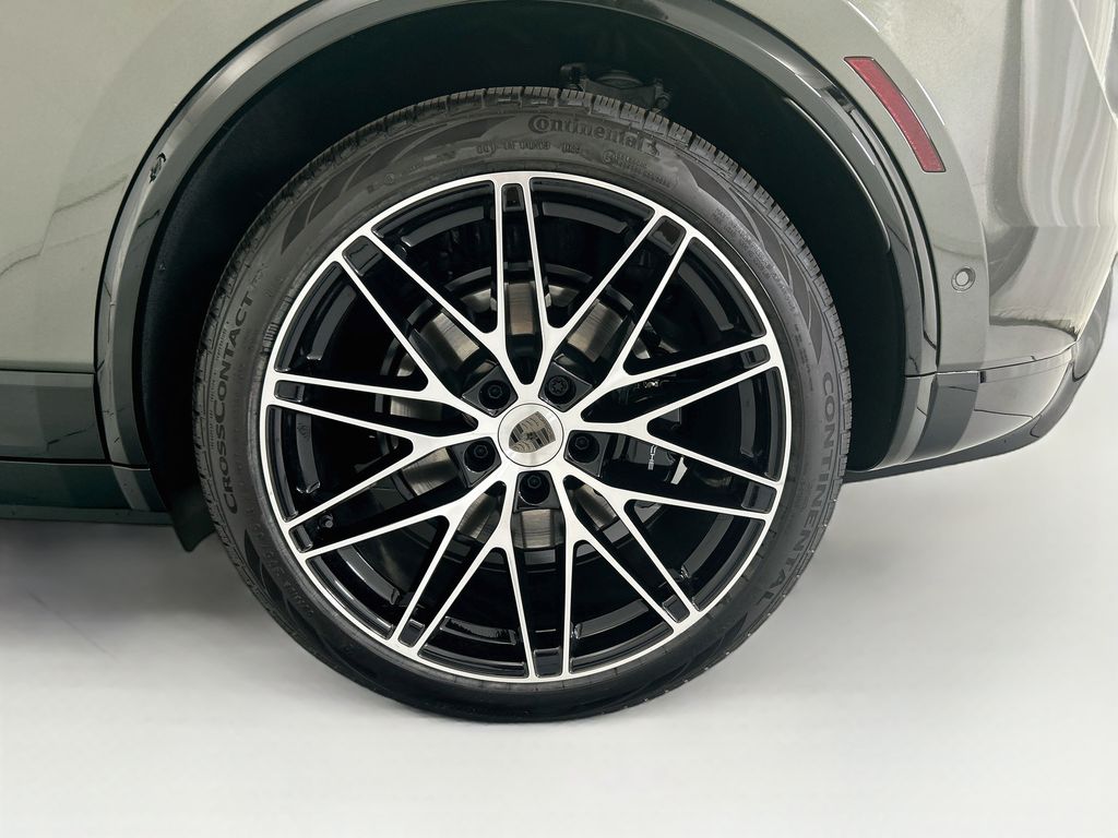 Thumbnail: 2026 Porsche Macan - 31