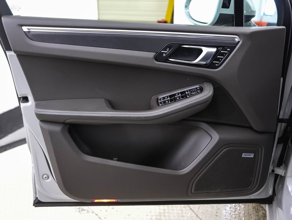 Thumbnail: 2021 Porsche Macan - 9