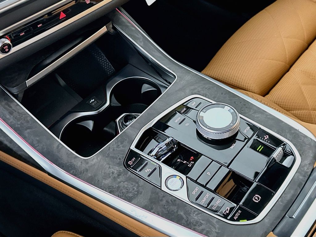 Thumbnail: 2027 BMW X7 - 15