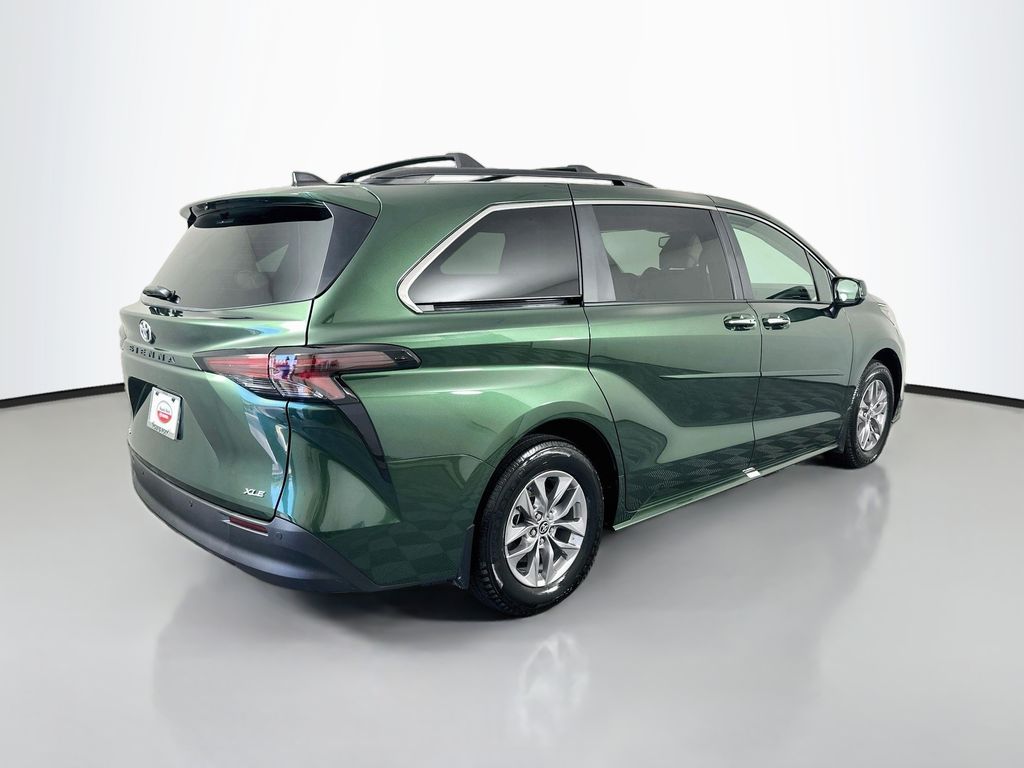 Thumbnail: 2026 Toyota Sienna - 5