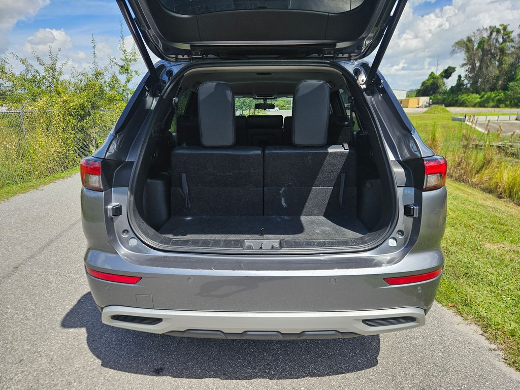 Thumbnail: 2024 Mitsubishi Outlander - 9