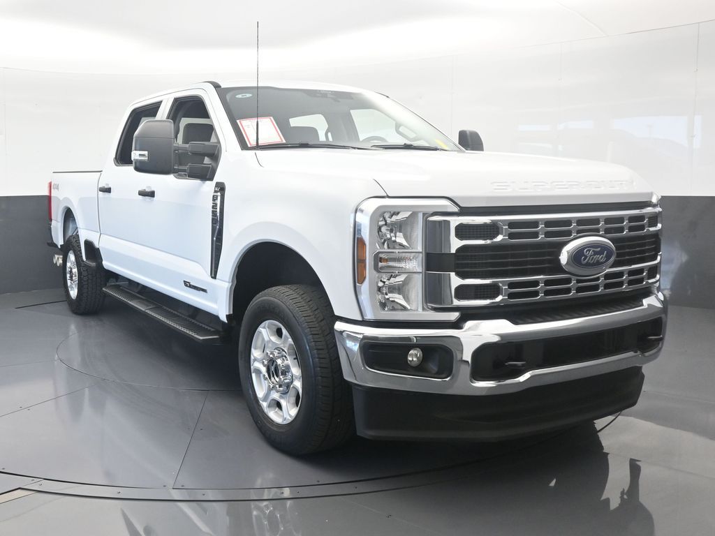 Used 2025 Oxford White Ford XLT image 9