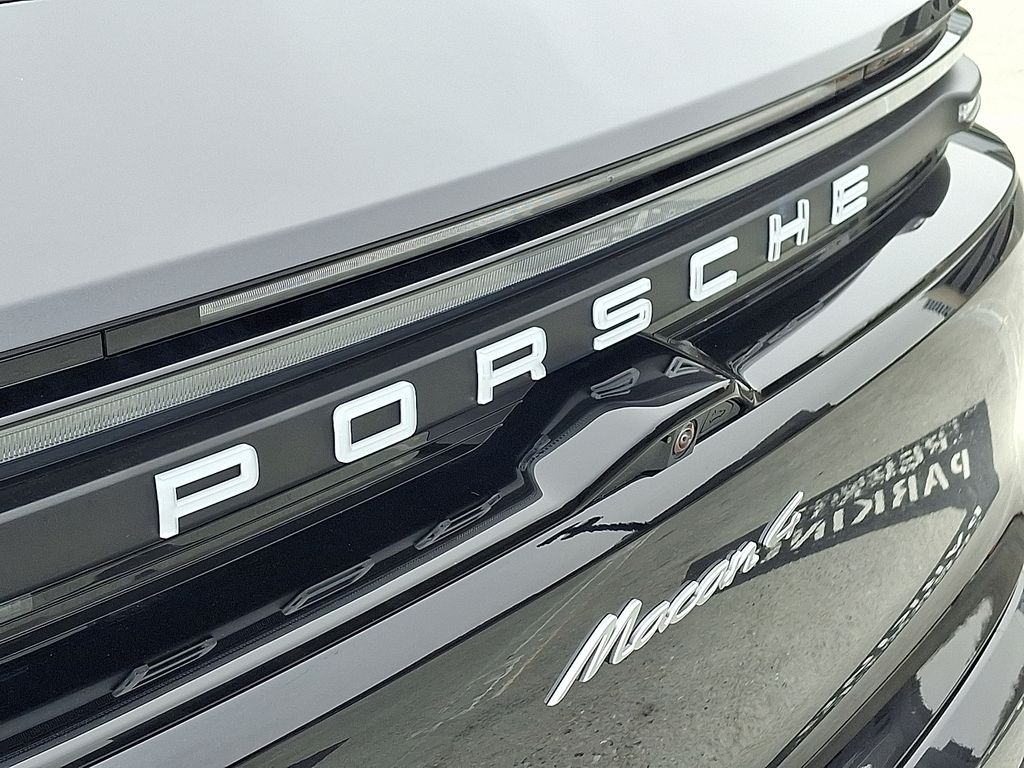 Thumbnail: 2026 Porsche Macan - 25