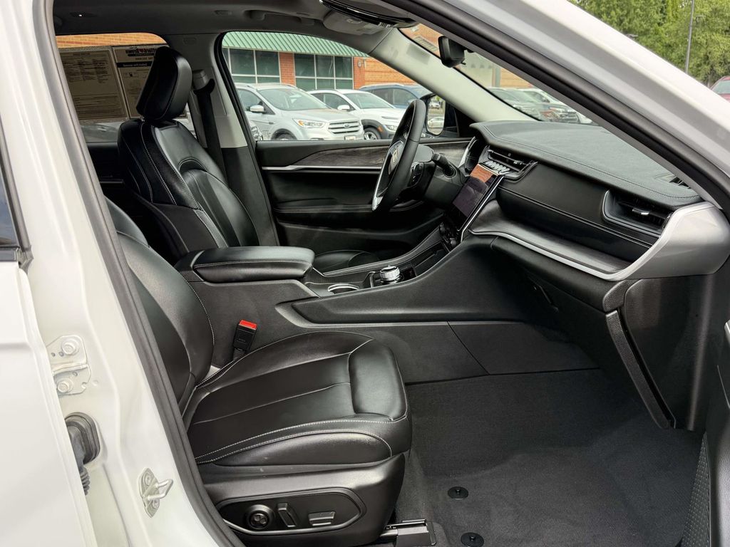 Used 2023 White Jeep Limited image 17